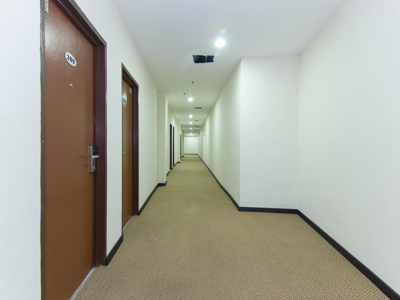 Central Hotel Bahau Zewnętrze zdjęcie