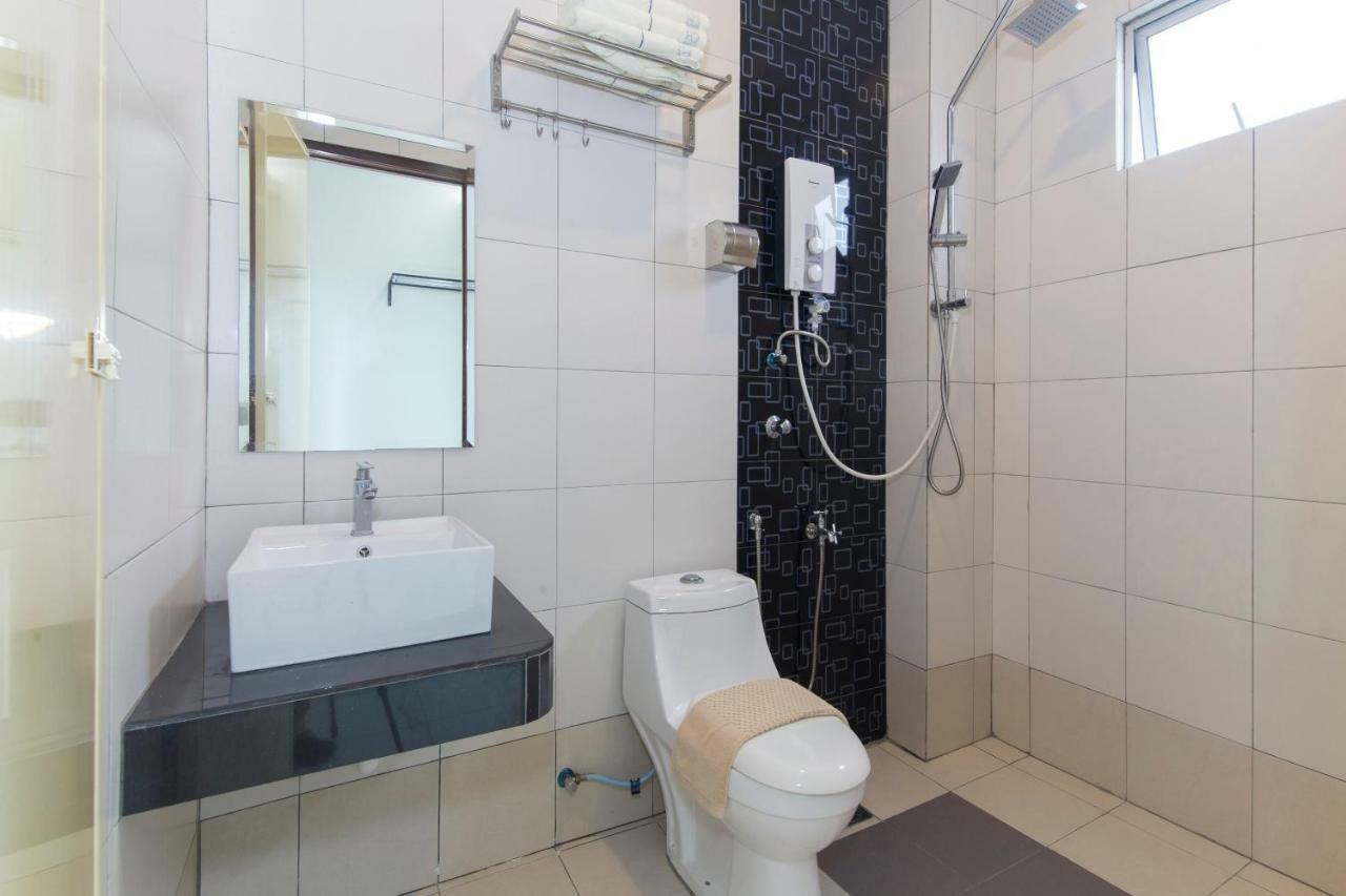 Central Hotel Bahau Zewnętrze zdjęcie